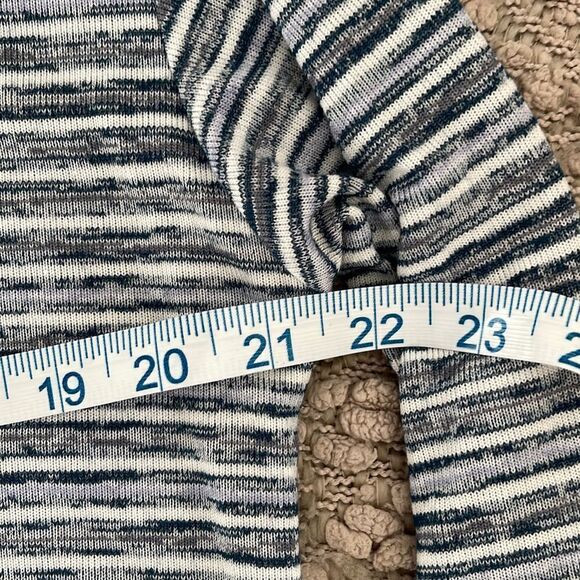 GAP Long Sleeve Top. Women’s Size Medium - Picture 6 of 7